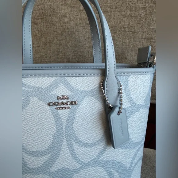 NWT！COACH City Mini Tote Bag In Sketch Signature Canvas（COACH CBM64）